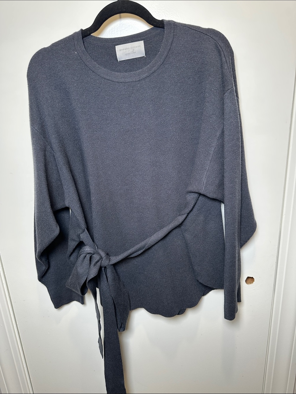 Modern Citizen Charcoal Gray Tie-Waist Crewneck Sweatshirt (20)
